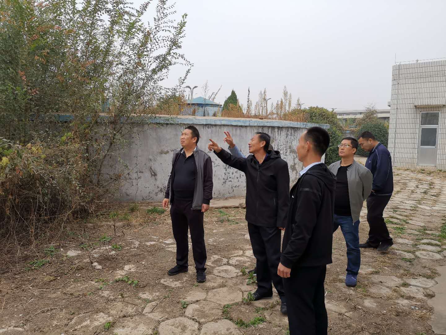 公司總經(jīng)理王建人在供水、污水生產(chǎn)一線開展風(fēng)險(xiǎn)隱患排查 (1).jpg